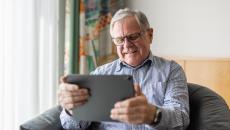 Man using a tablet PC